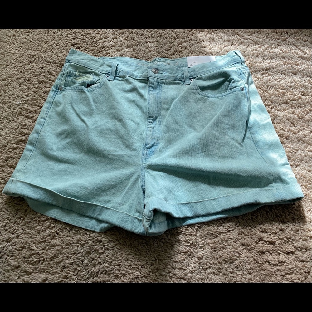 Light wash AE Mom shorts